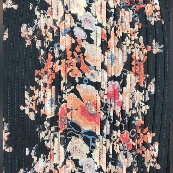 American Rag Semi Sheer Floral V-Neck Button Pintuck 3/4 Sleeve Blouse - Size S - Picture 6 of 7